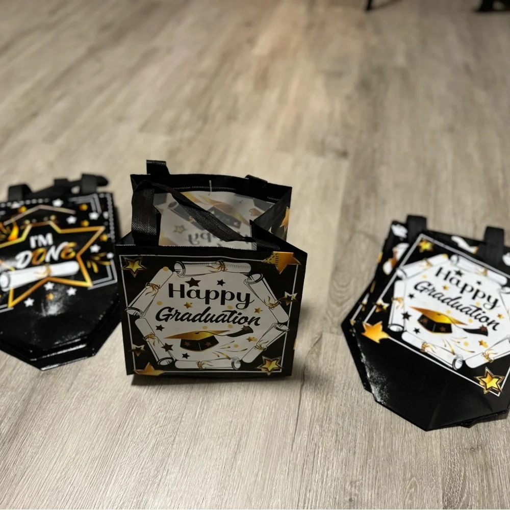 ***2/$15*** 10pack graduation plastic gift bags